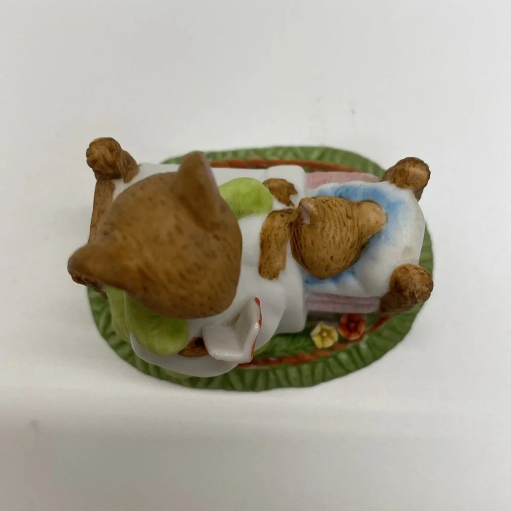 Enesco Vintage Mother Mouse Reading Bedtime Story To Baby Mouse 1976 E-8716 Deco